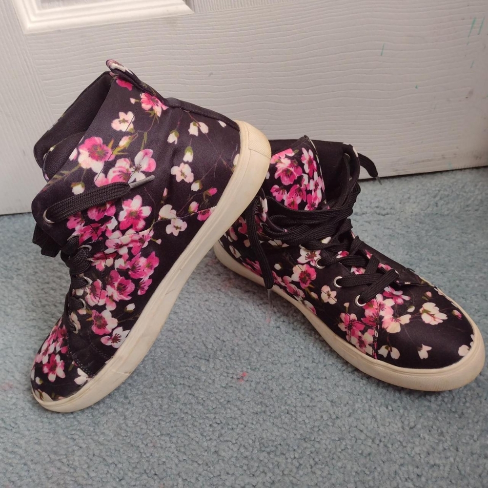 JustFab Cherry Blossom Sneakers Size 8